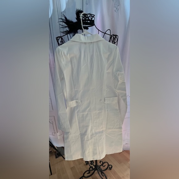 Cherokee Women's 36” lab coat - Picture 2 of 3